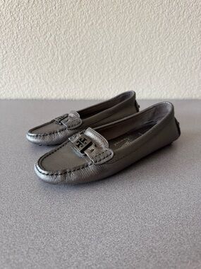 Tory Burch Leather Flats Size 7.5M Gray Logo Slip On